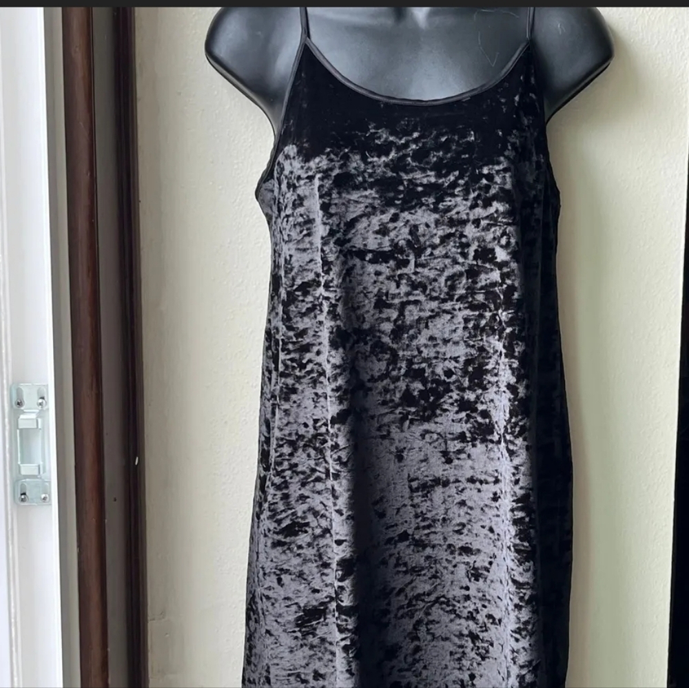 Victoria's Secret Black crushed velvet slip xs/s